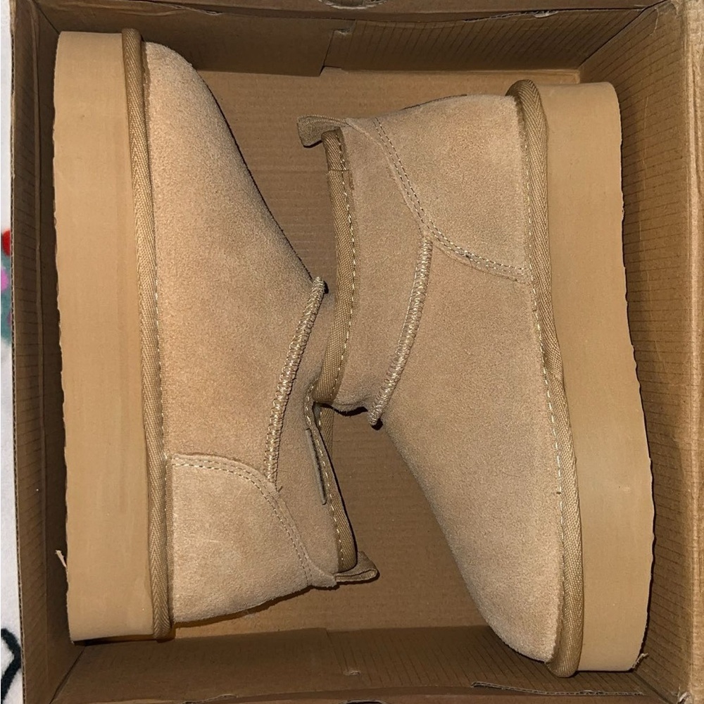 BearPaw womens Tan Suede Boots